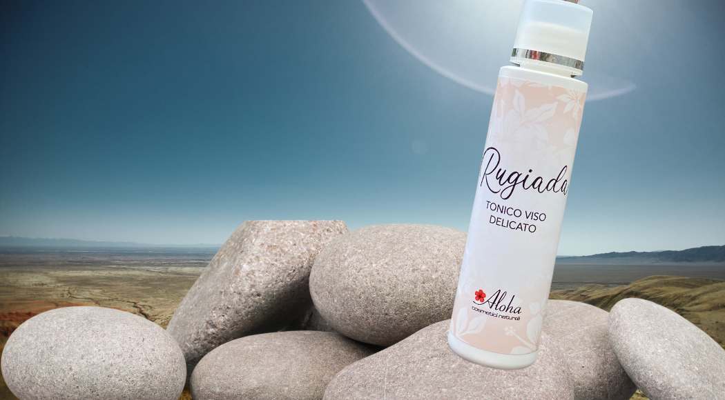 Rugiada tonico viso delicato di Aloha cosmetici naturali con poca, urea e hamamelis.