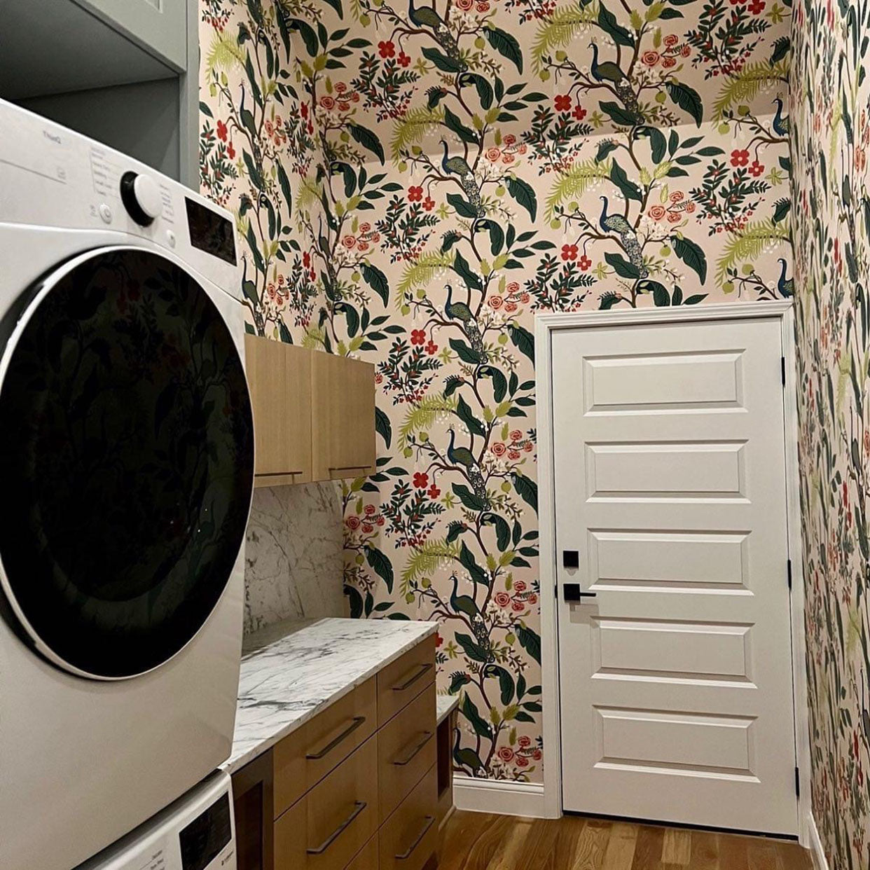 Wall paper in a laundry room