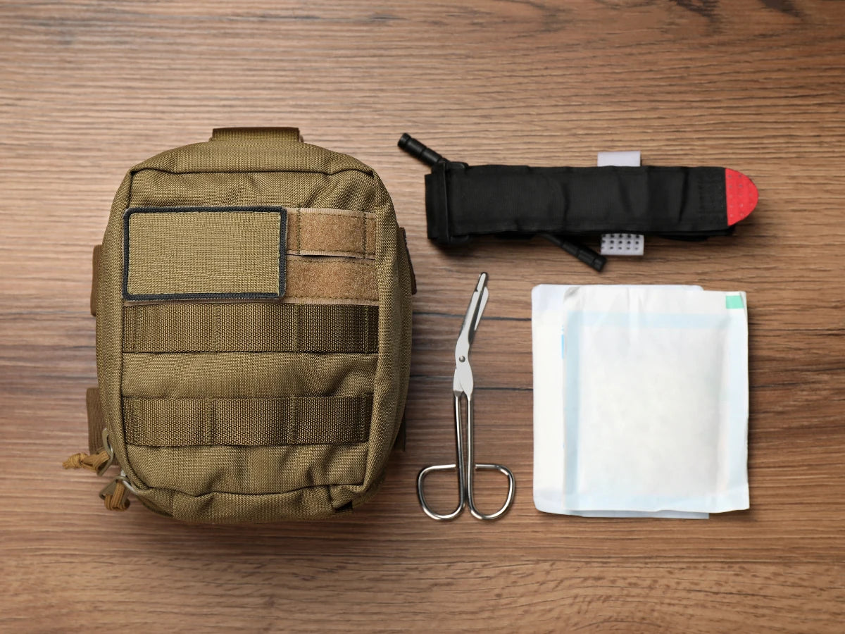 Trousse de secours militaire : 10 éléments indispensables — Welkit