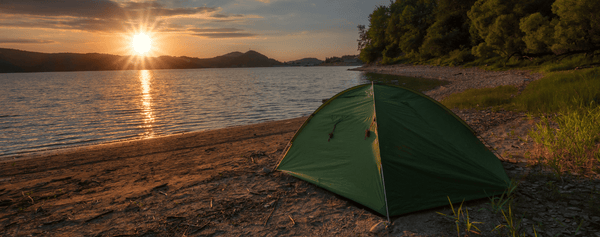 Tente de survie pour bivouac militaire