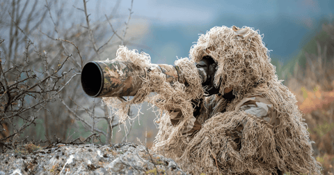 Fotógrafo con traje ghillie