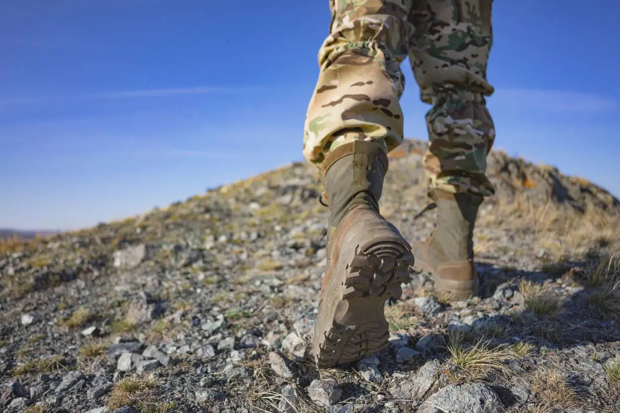 Chaussures rangers et pantalon militaire