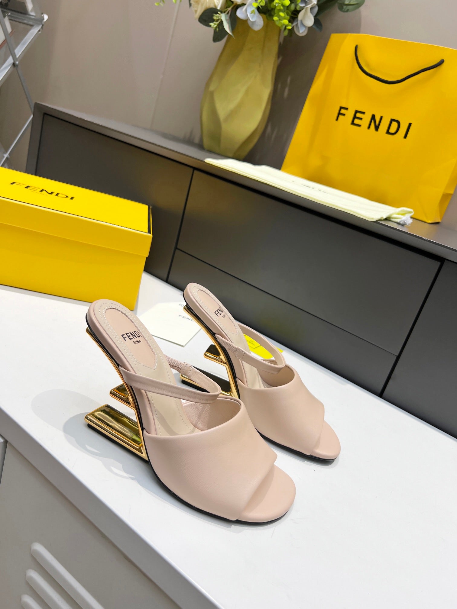 FENDI 2022 Fashion Trending Leather Women High Heels Shoes Women