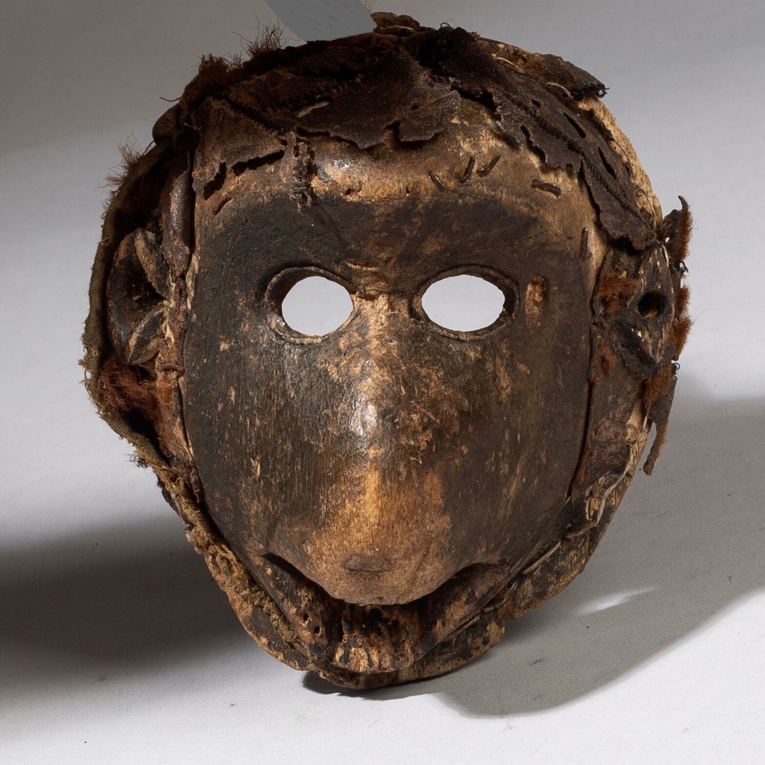 A RESONANT MONKEY MASK, MAKUA TRIBE TANZANIA E AFRICA ( No 391)