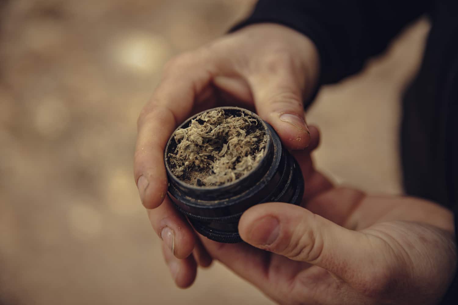 how to use a weed grinder