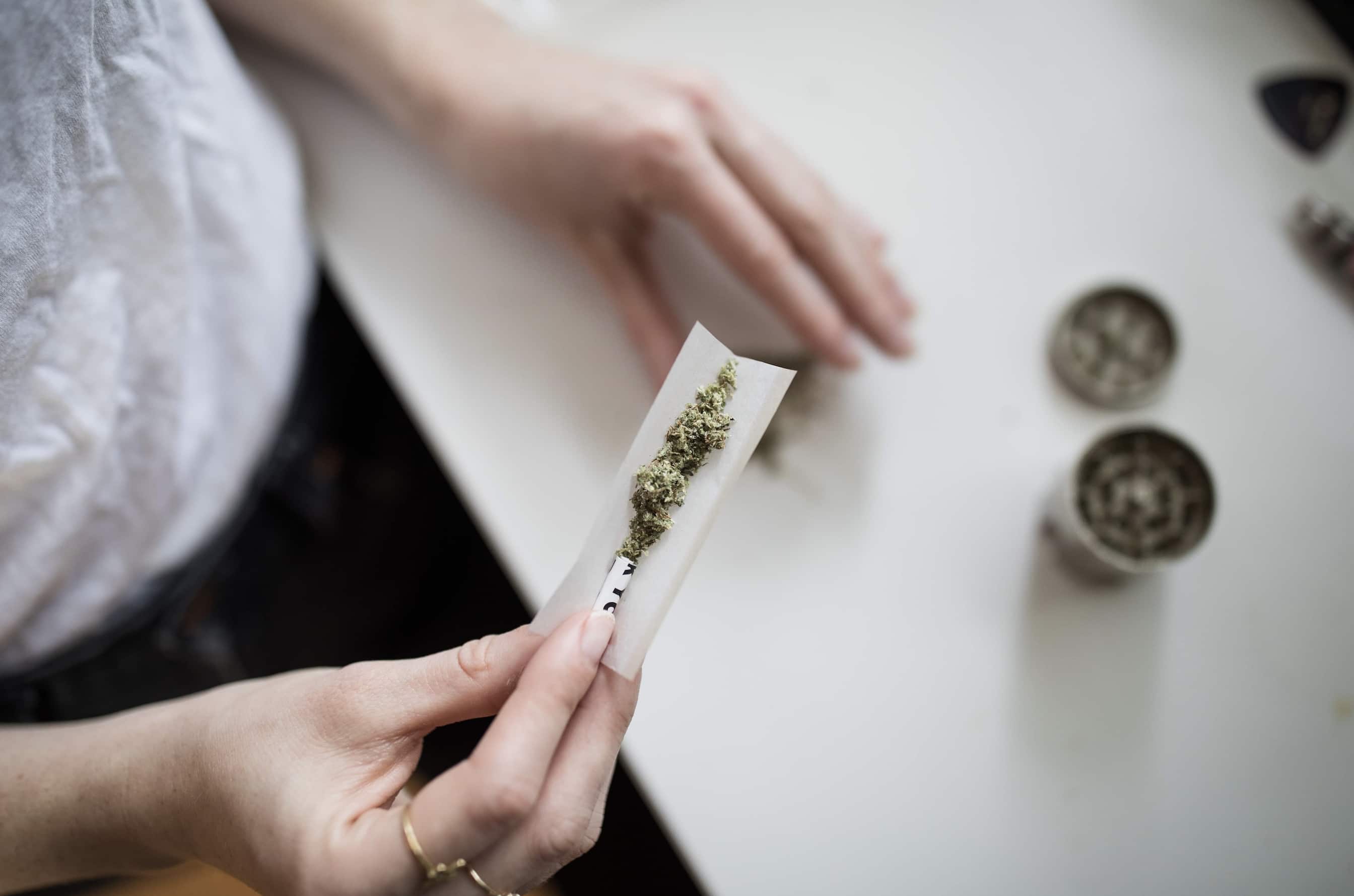 using a weed grinder for smoking joint