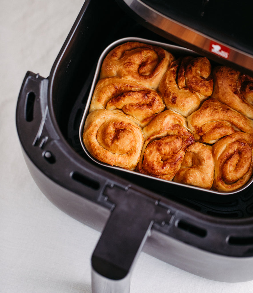 Zimtschnecken aus dem Airfryer nach dem Backen.