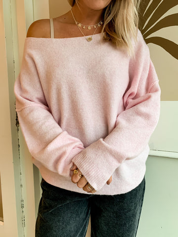 The soft and comfortable knitted Damsville long-sleeved jumper is easy to wear all season long. Its sweatshirt-inspired design and broad range of colours will suit any taste.