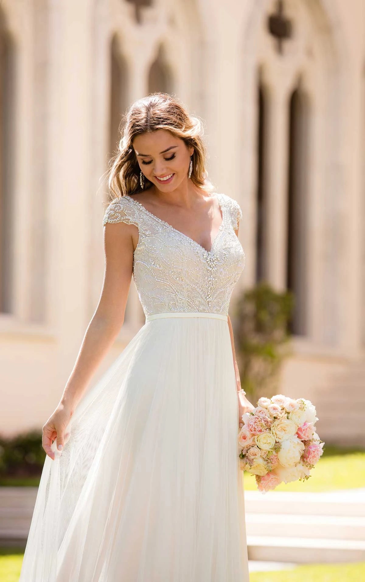 28 Casual Wedding Dresses And Outfits That Inspire | Clothes |  HappyWedd.com | Midi wedding dress, Casual wedding dress, Casual bride