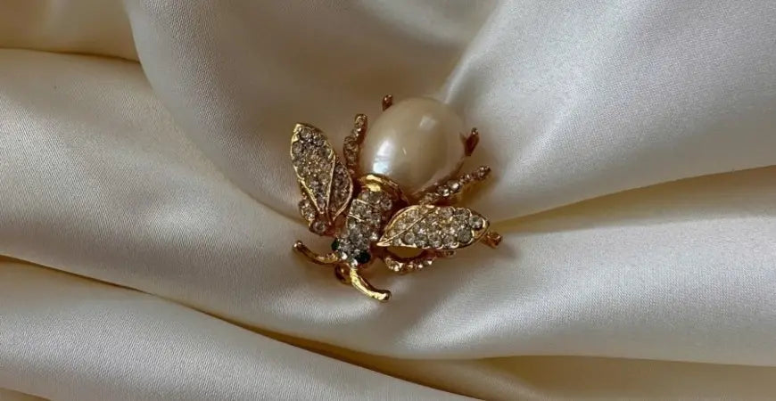 brooch with bee shape