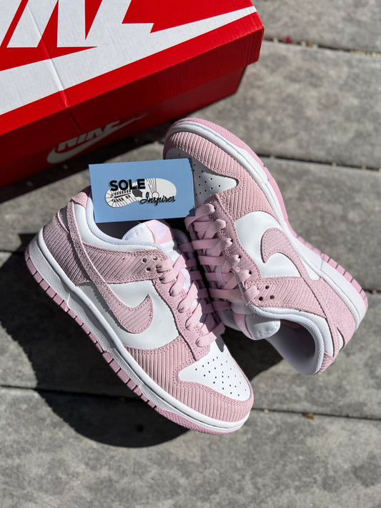 Nike Dunk Low Triple Pink