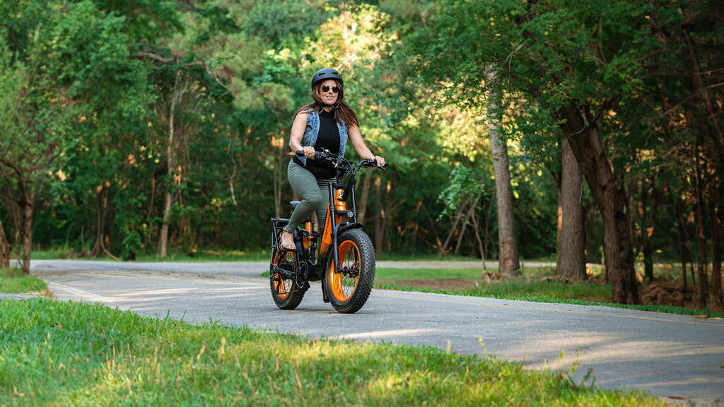 women rider on cyrusher ebike