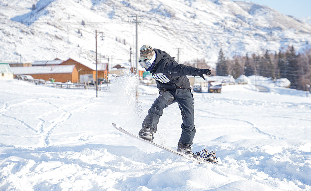 Blog-A person snowboarding