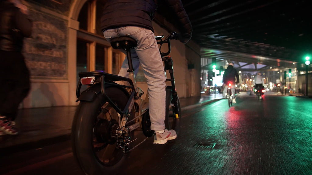 Blog-Riding cyrusher ebike in the evening 