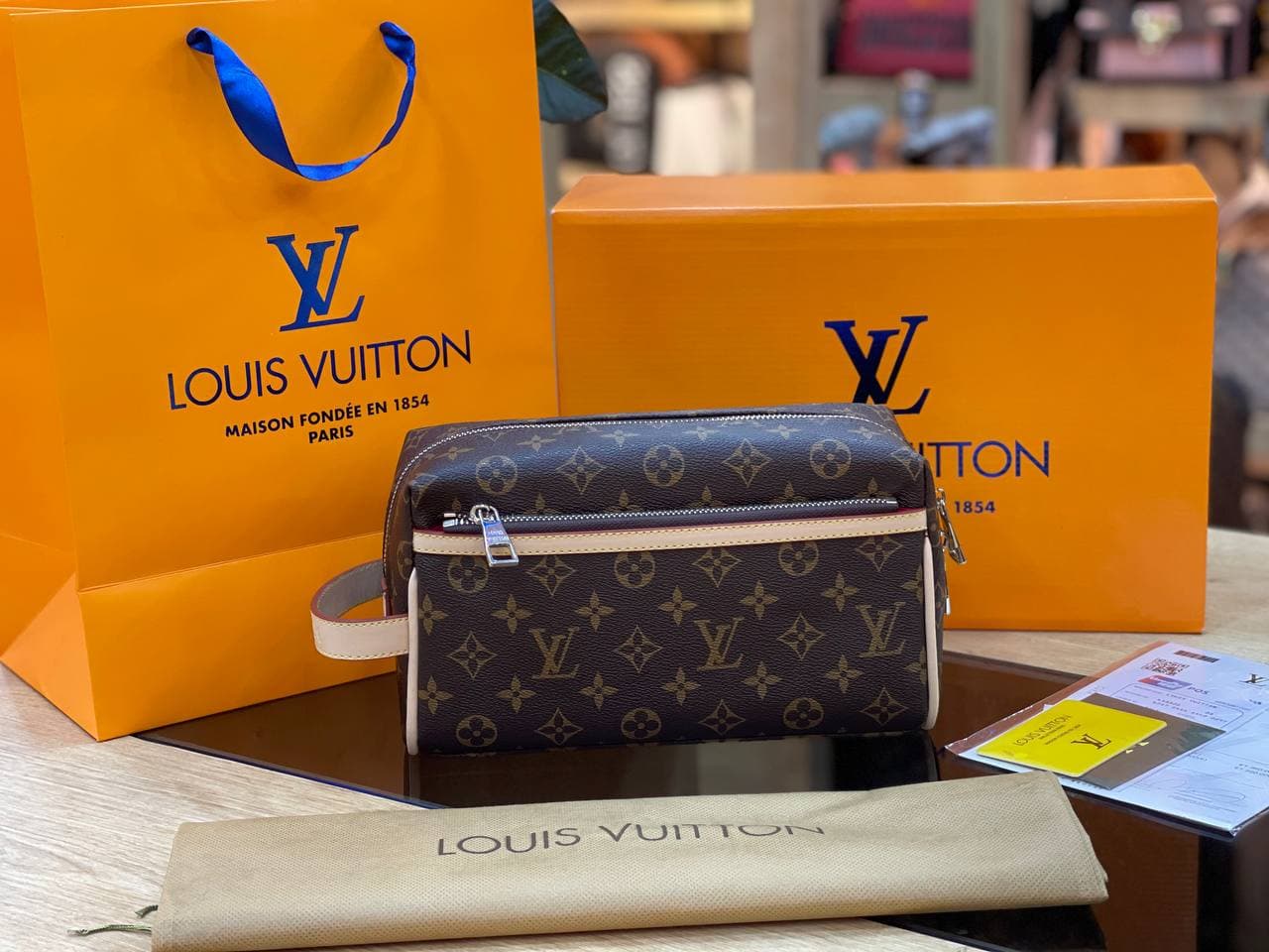 2018 Louis Vuitton Malletiera Paris En 1854 (Hand Bag ) for Sale in  Springfield, OH - OfferUp