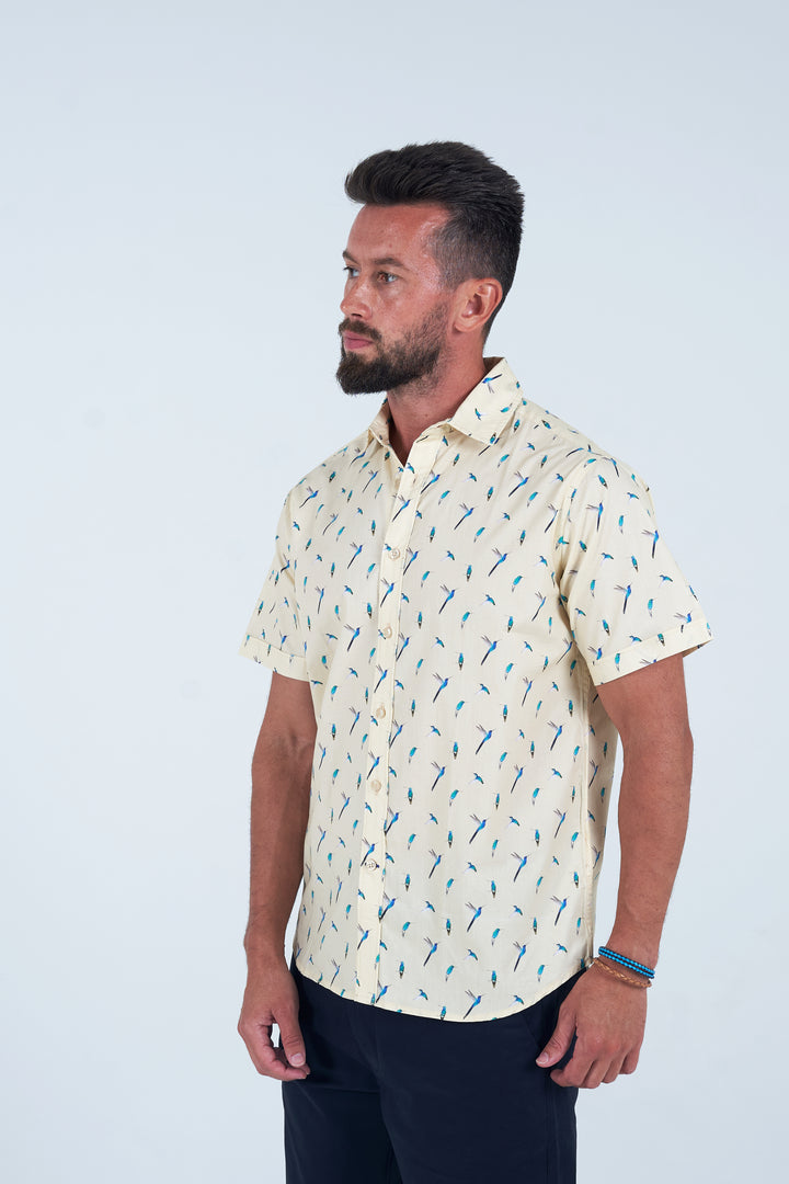 Camisa del desierto de guacamayos en beige de Orabelle Clothing