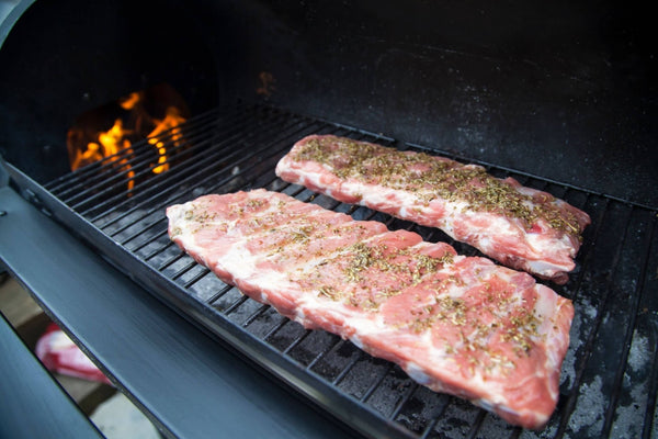 Steak mit Kräuterkruste: Ein geschmackvolles und zartes Camping-Rezept für Fleischliebhaber