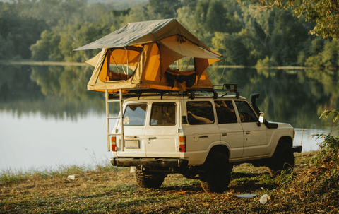 Wohnmobil-Warmwasserbereiter ohne Durchlauferhitzer, Camping, Leben im Freien, genießen Sie das Abenteuer-Duschdesign