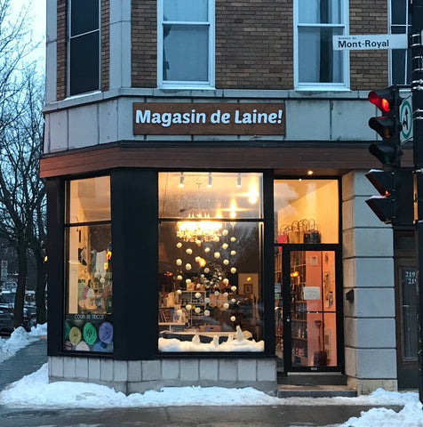 Devanture de la boutique, de l'extérieur, en hiver