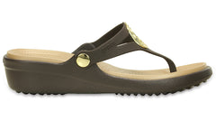 crocs women's sanrah beveled circle wedge sandal