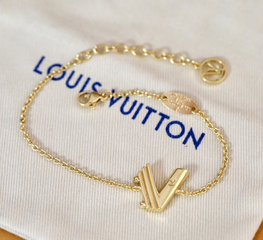 Louis Vuitton 2022 New  Bracelet  Fashion Letter Bracelet Jewelry