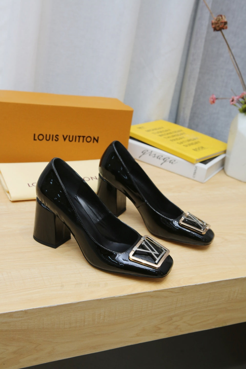 2021 New Arrival LV Louis Vuitton Women's Leather Diccount Slippers Sandals HIGH HEELS SHOES WAR