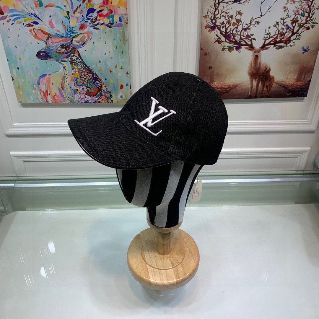 LV Louis Vuitton Men Women new baseball cap, simple atmosphere, casual and versatile sports cap 12