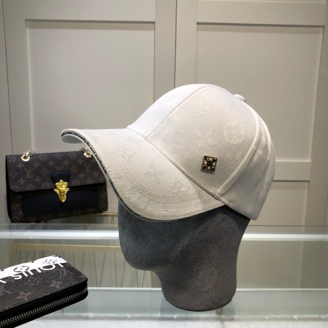 LV Louis Vuitton Men Women new baseball cap, simple atmosphere, casual and versatile sports cap 12