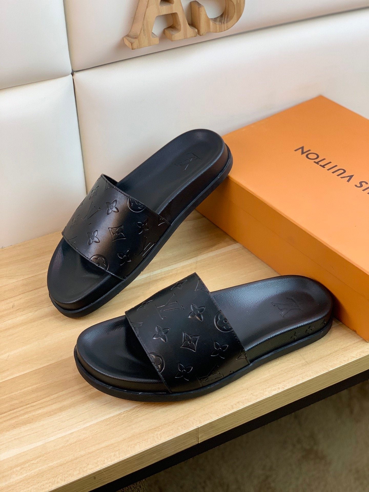 2021 NEW ARRIVAL LV Louis Vuitton Summer Popular Men Casual Flat