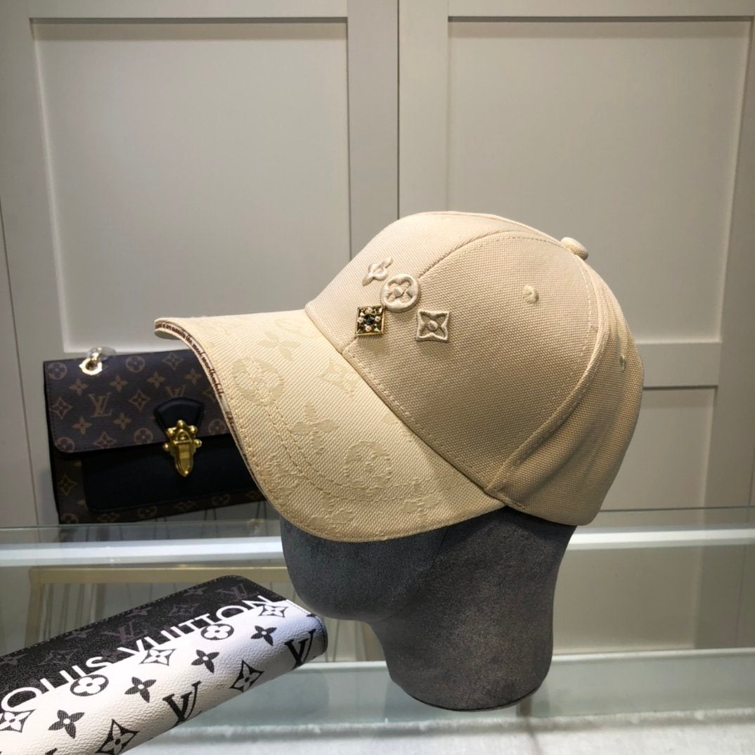 LV Louis Vuitton Men Women new baseball cap, simple atmosphere, casual and versatile sports cap 12