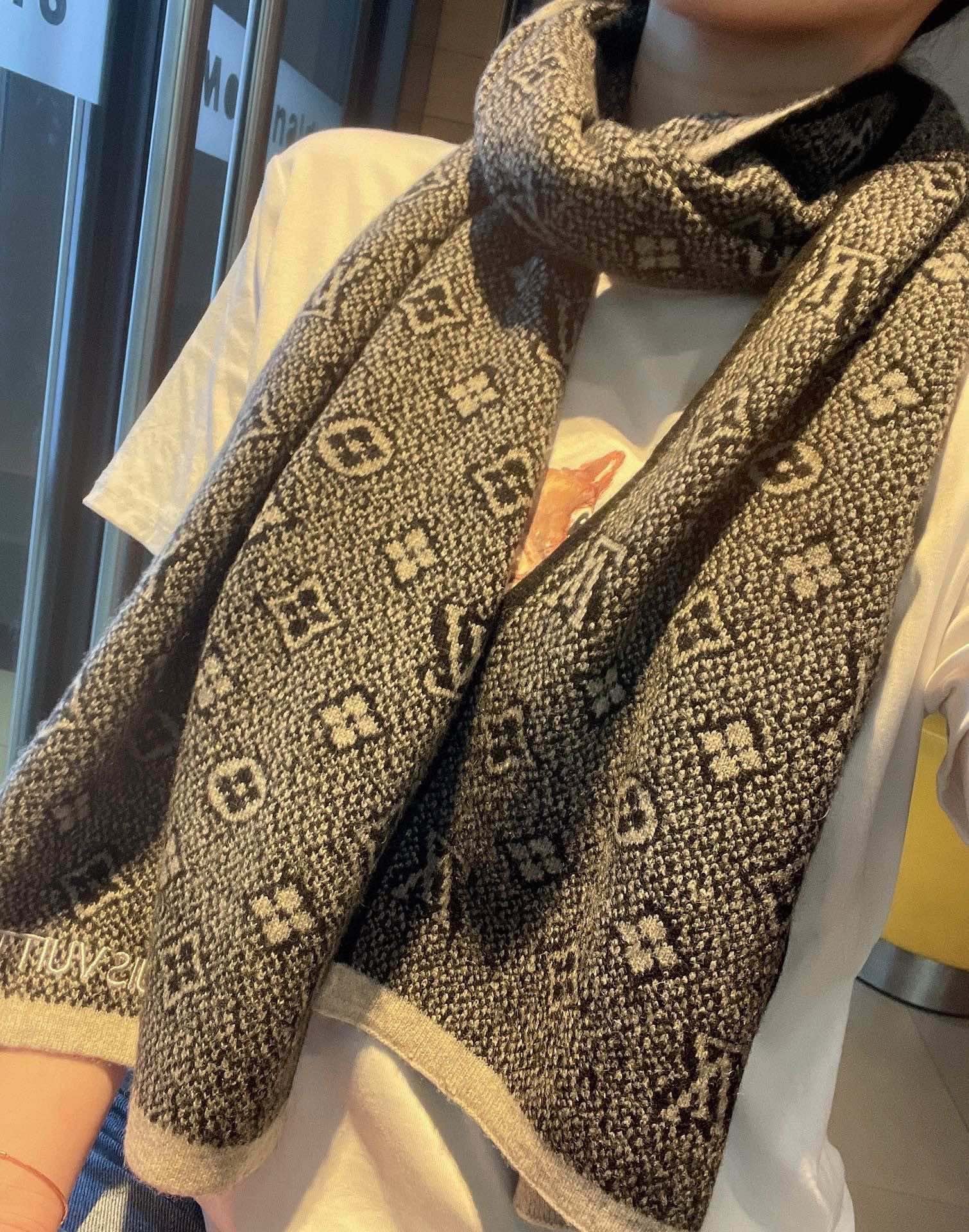 LV Louis Vuitton  Winter Men Women Popular Warm Knitting Muffler wool Scarf,