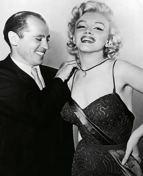 Marilyn Monroe wearing diamond necklace