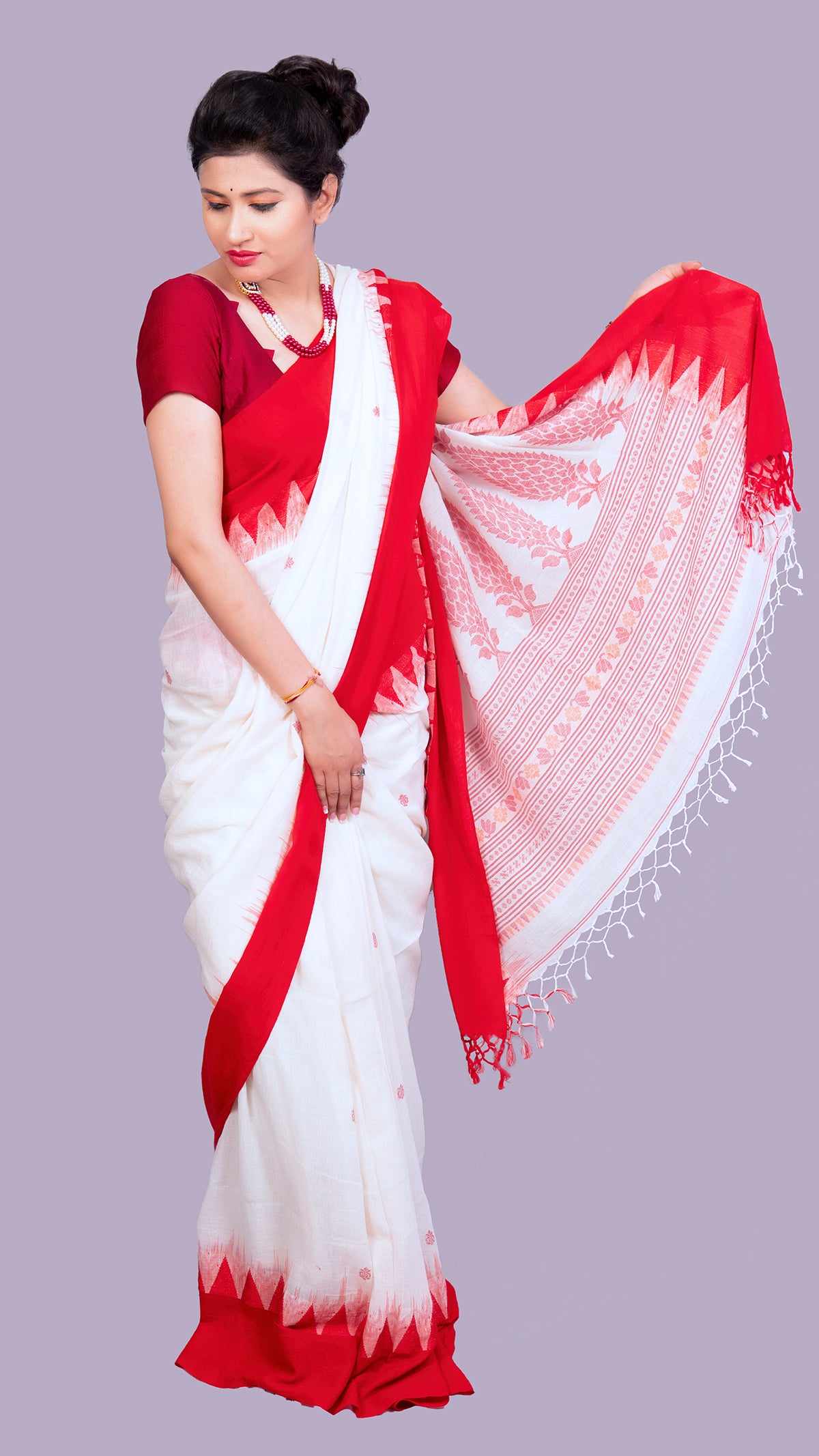 Buy White Red Color Bengal silk Bengal Handloom Saree (With Blouse - Silk)  MN252213 | www.maanacreation.com