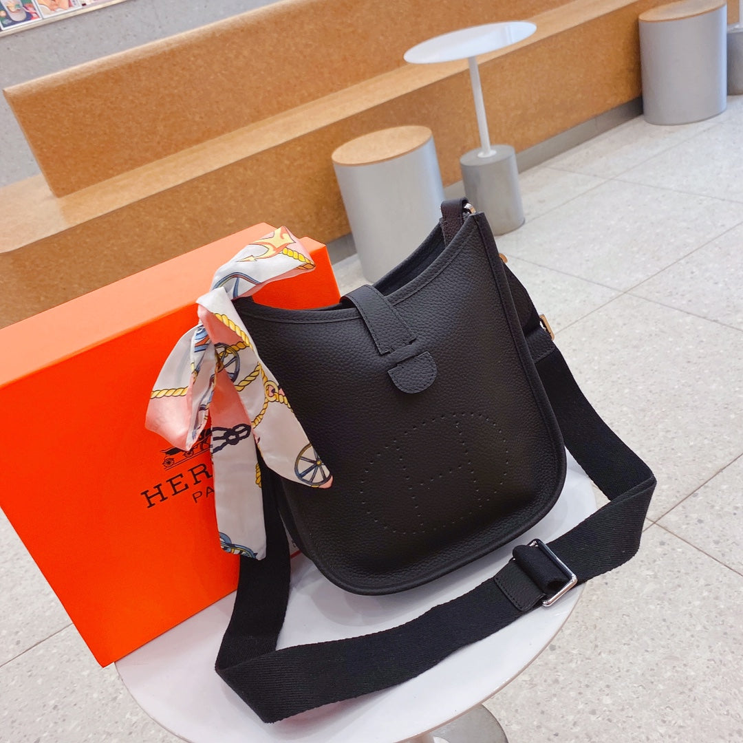 HERMES Women's Leather Shoulder Bag Satchel Tote Bags Crossbody24*20cm 07050cx