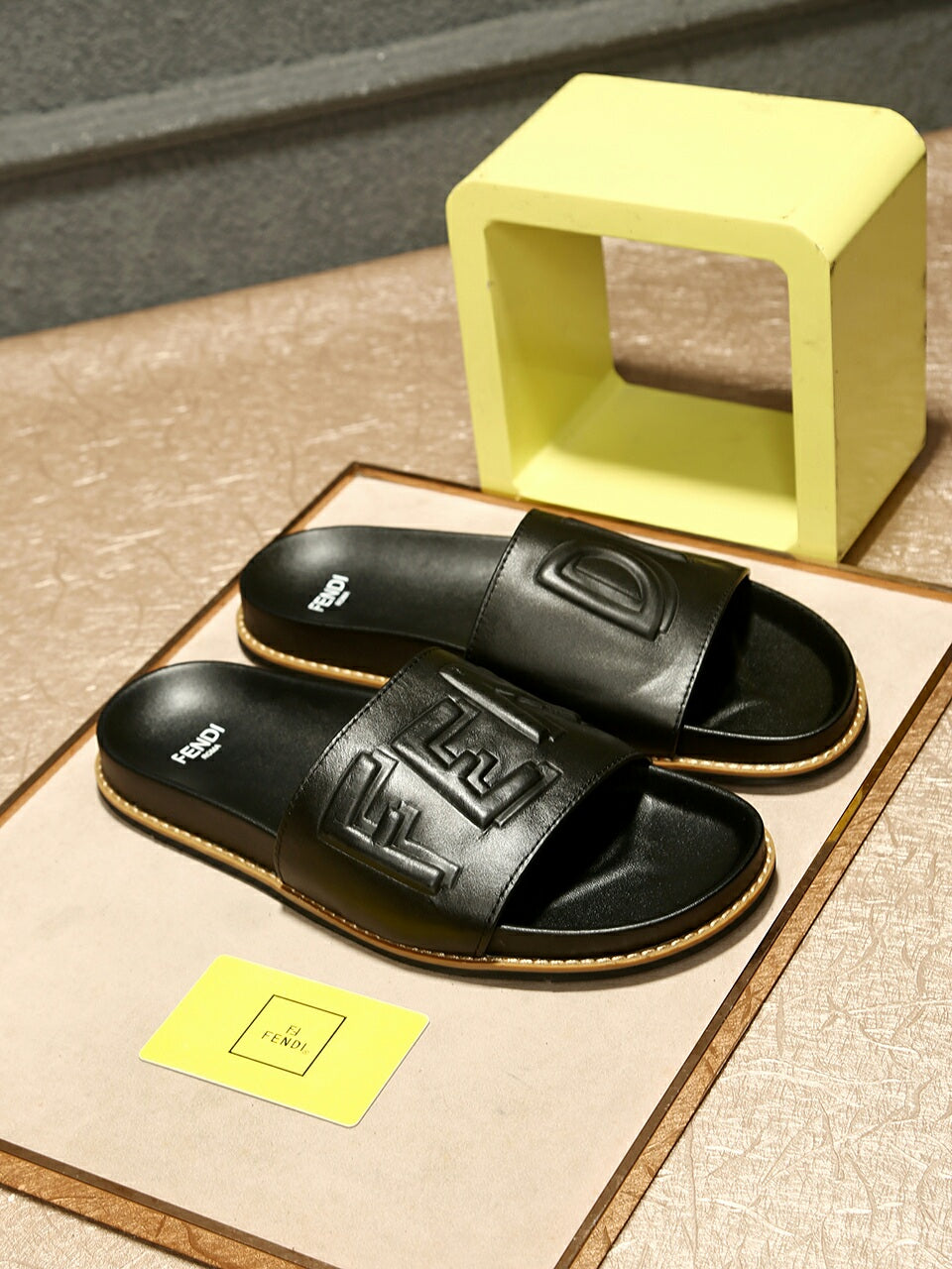 Fendi Popular Summer  Flats Men鈥榮  Slipper Sandals Shoes 0325