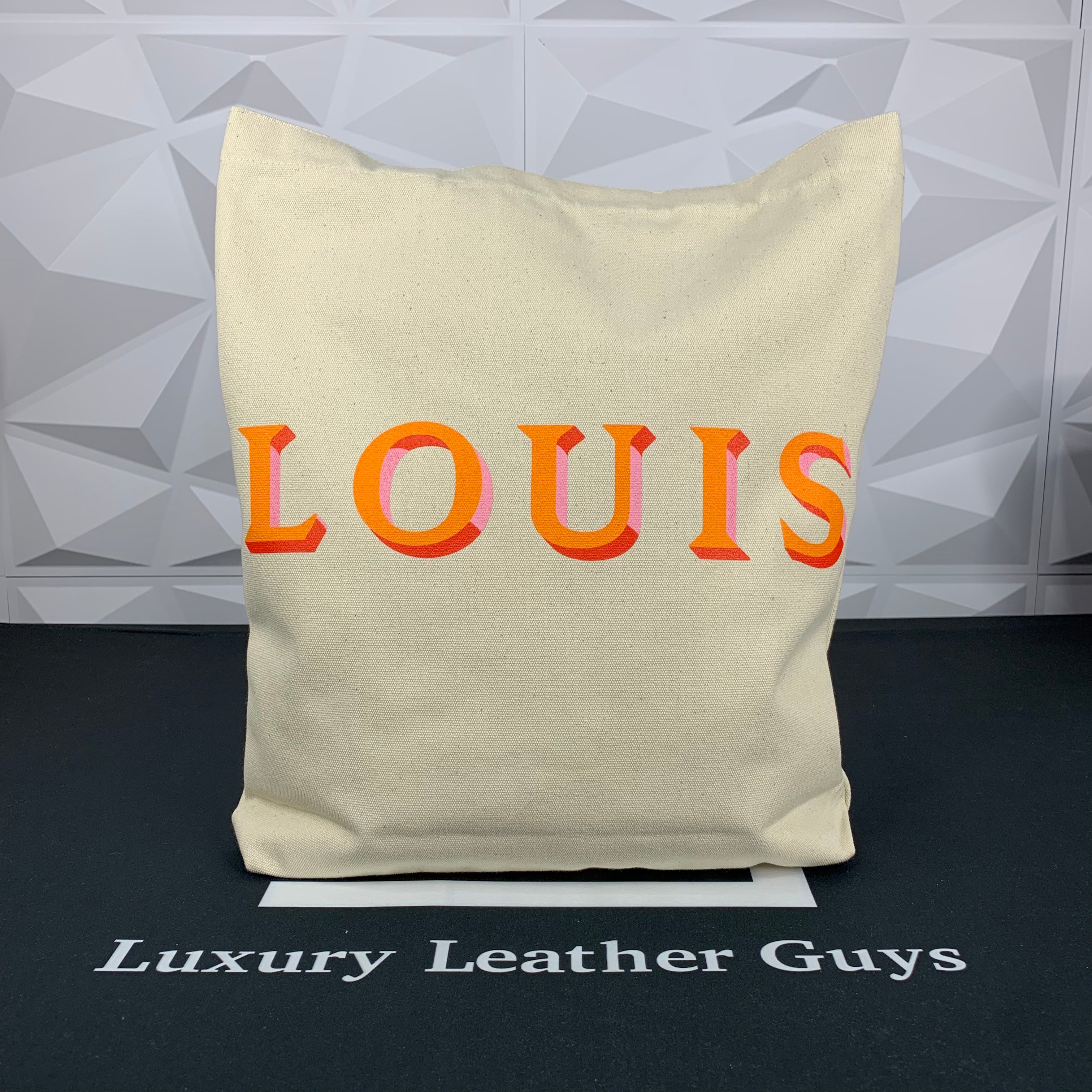 🚨Luxury designer $$ auction🚨 - Louis Vuitton NYC Exclusive 200