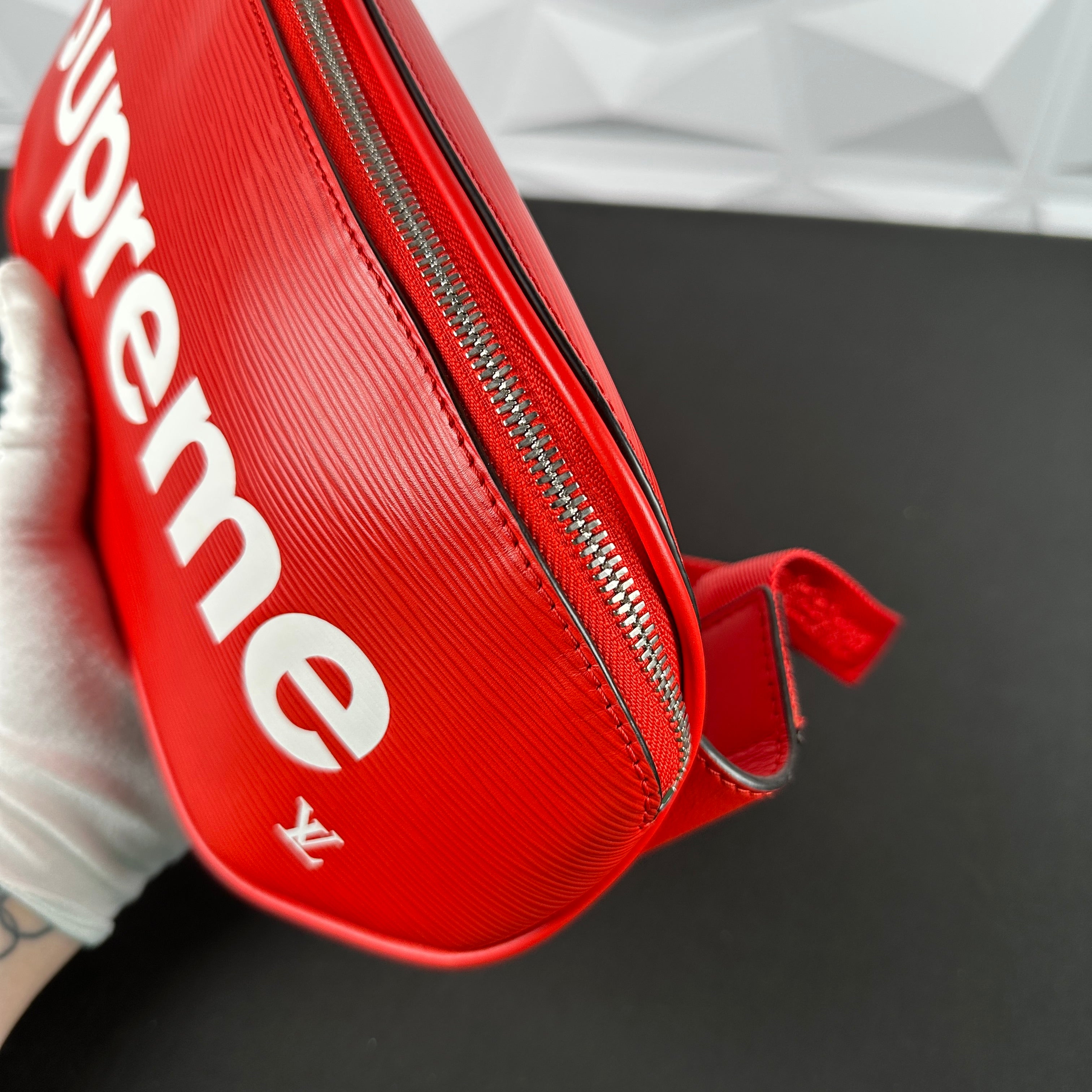 NTWRK - Louis Vuitton x Supreme Red Epi Bum Bag (NZ1197)