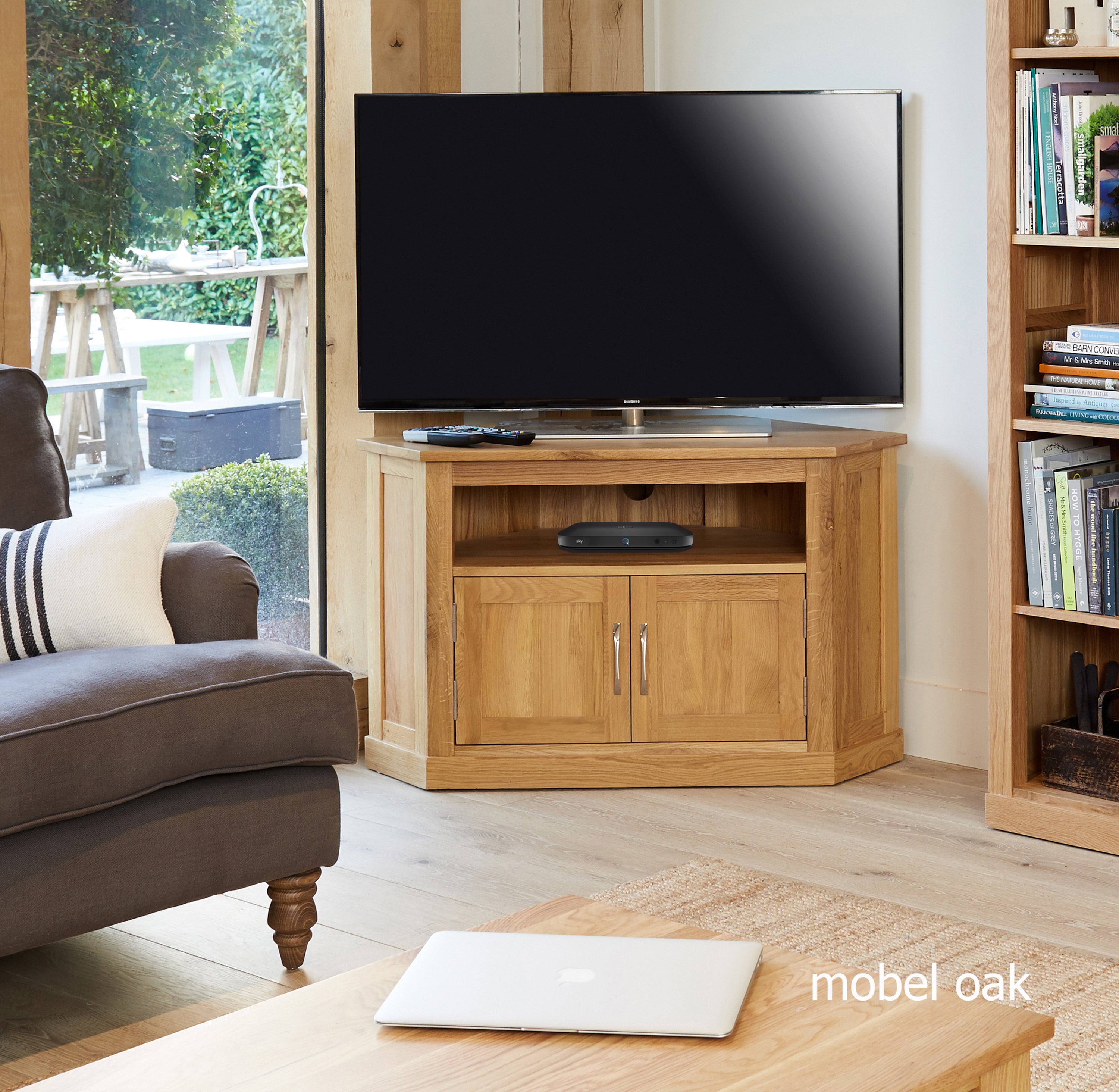 Mobel Oak Corner Television Signature Hardwood