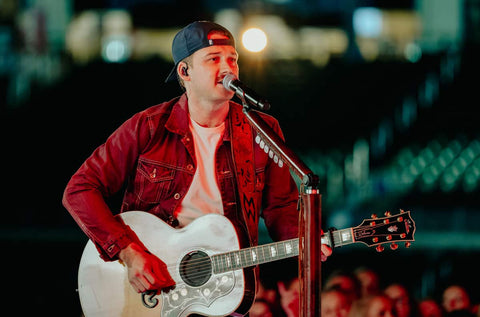 morgan wallen, billboard music awards, lieather covered mic stand