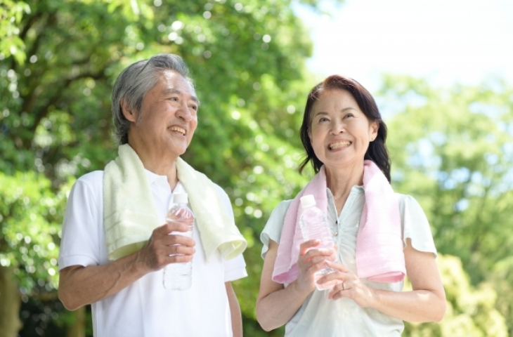 運動後の高齢者夫婦