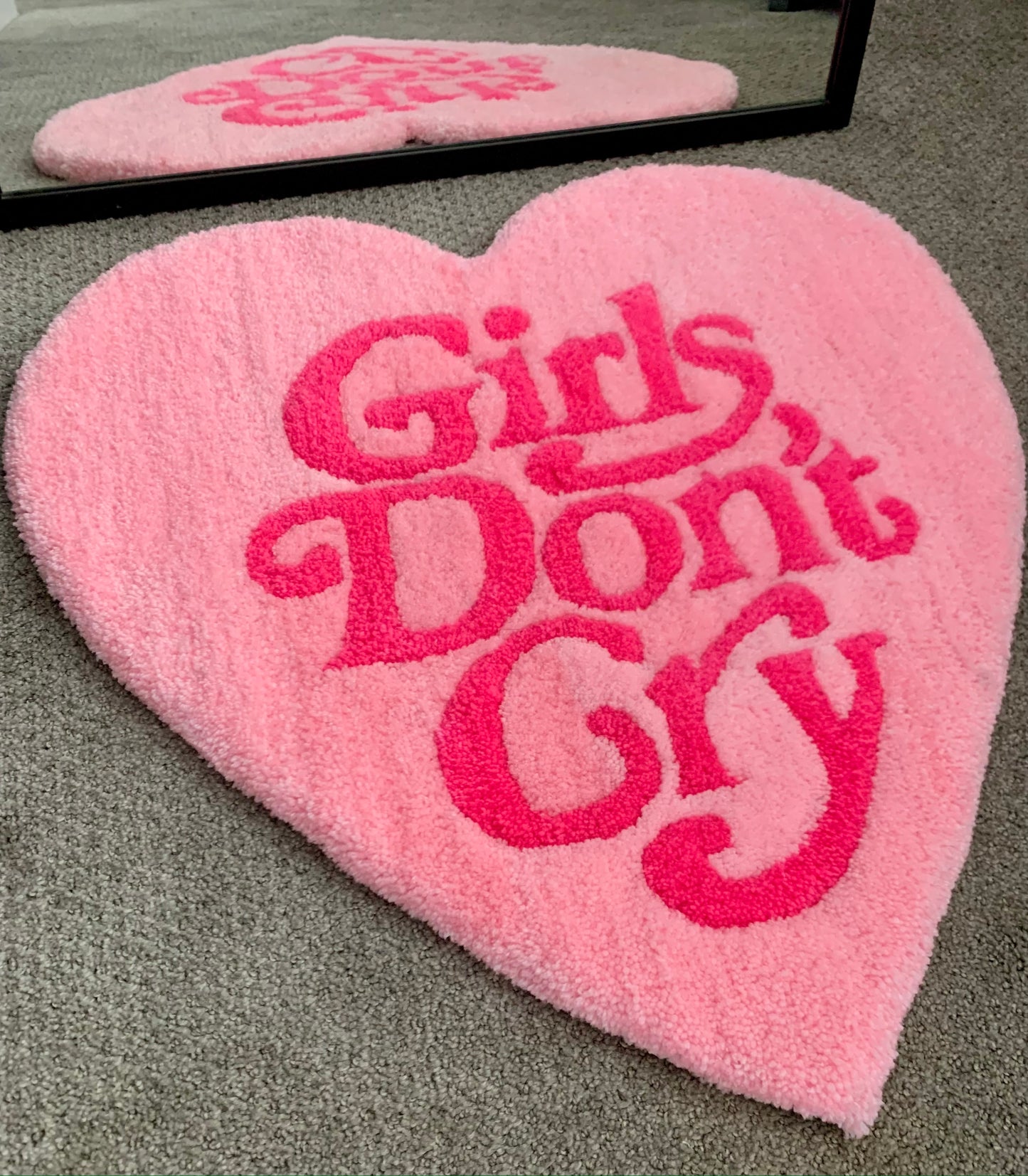 状態新品未使用即日発送可 Girls Don't Cry RUG ラグマット