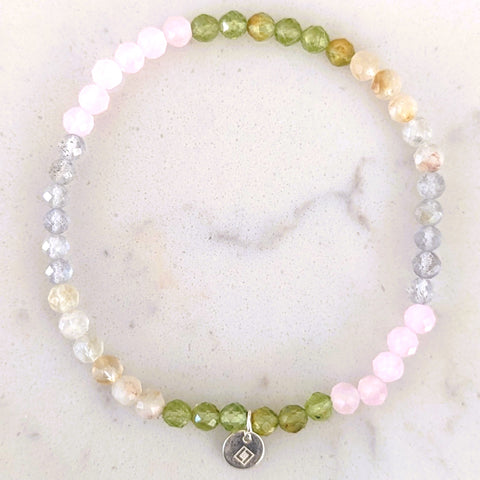 Friendship gemstone bracelet, comprising rose quartz, citrine, peridot, labradorite