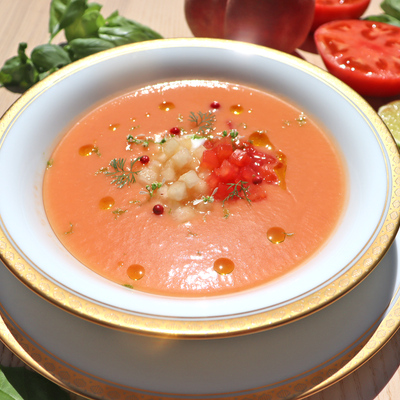 夏にピッタリ！桃とトマトの冷製スープ