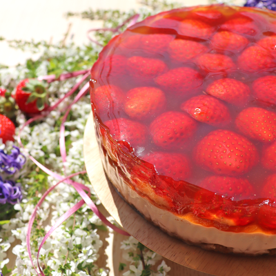 キラキラ2層の苺のレアチーズケーキ