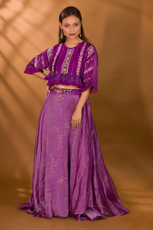 Eleganmt Ladies Gown with Kashmiri Thread Chinnnon Full Dupatta (M) #47956  | Buy Indo Western Gown Online