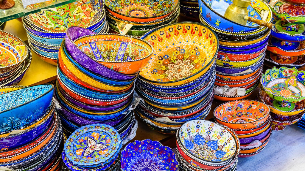 Colorful pottery 