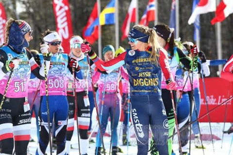 Jessie Diggins and Hannah at the start line