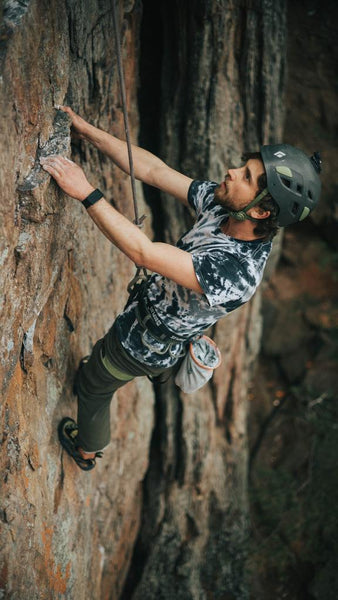 Rock climbing helmet