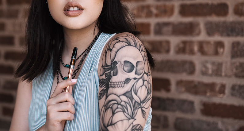 Woman with skull tattoo holding the Exxus Twistr in hand