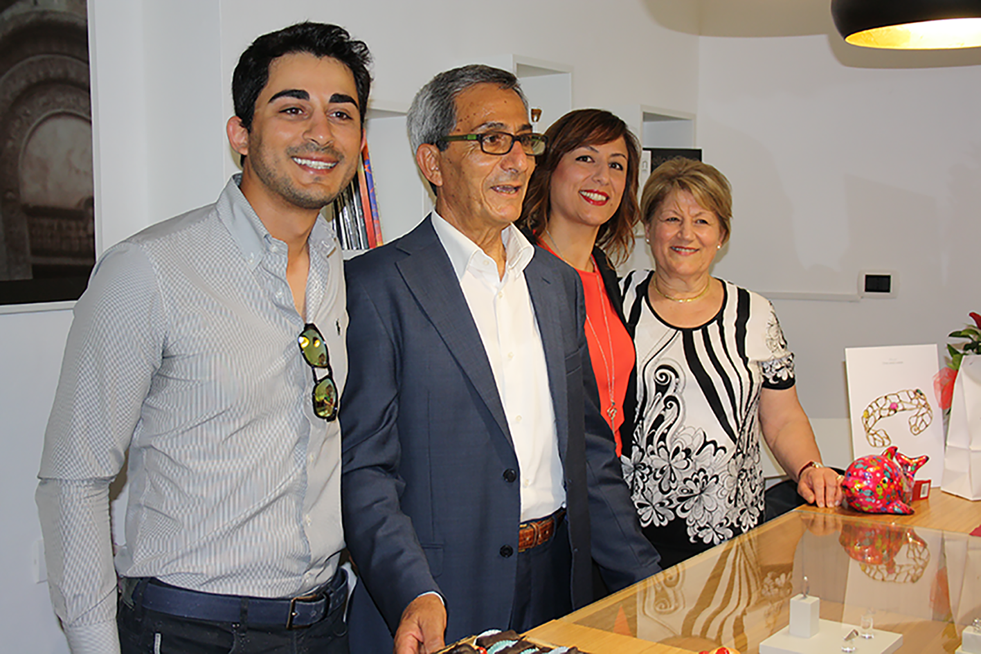 Apertura Shop Atelier Roberta Risolo Art Jewels Otranto - Foto con famiglia 